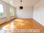 Voll vermietetes MFH mit Entwicklungsmöglichkeiten in unmittelbarer Nähe zur Oldenburger City! - Wohnzimmer entpersonalisiert 1.OG