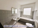 Sofort verfügbare 4 ZKB Wohnung mit Balkon und Garage am Quellenweg! - Badezimmer